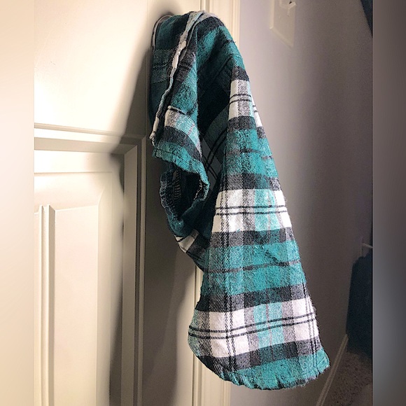 🦚Pick 2/$12- Dog Button Down Green Plaid Shirt- Size S - Picture 2 of 4